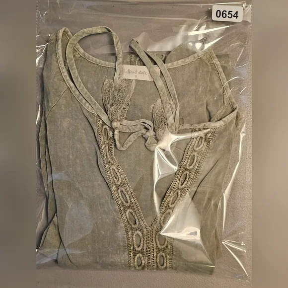 Altard State Woman's Cold Shoulder‎ Dress Size S Embroidered Design With Ribbon. - Picture 12 of 12